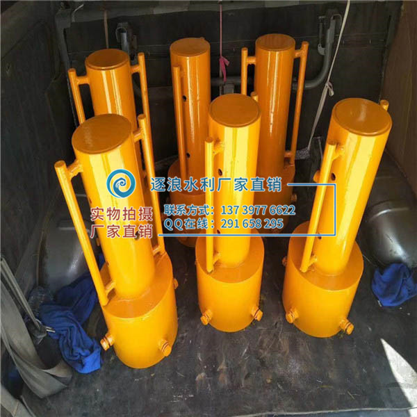 打樁機與樁帽，樁帽與管柱(或樁)平面要墊平，聯(lián)合螺栓應(yīng)擰緊，并應(yīng)經(jīng)常檢查能否有松動